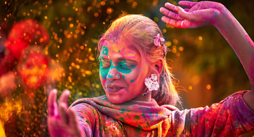 Holi 2026: tra esplosioni di colore e il peso della geopolitica